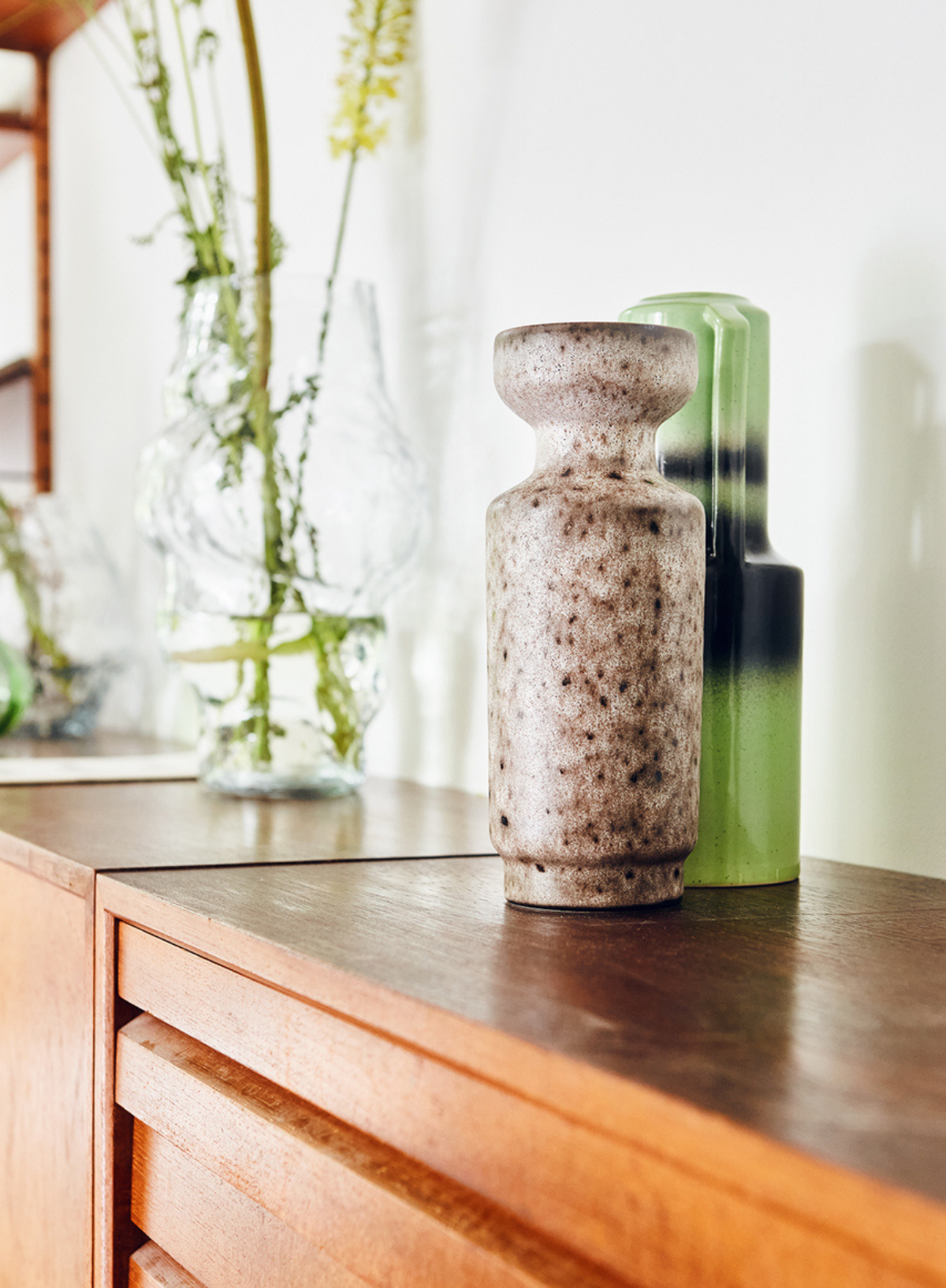 The Emeralds: Green Ceramic Vase with Handle from HK Living