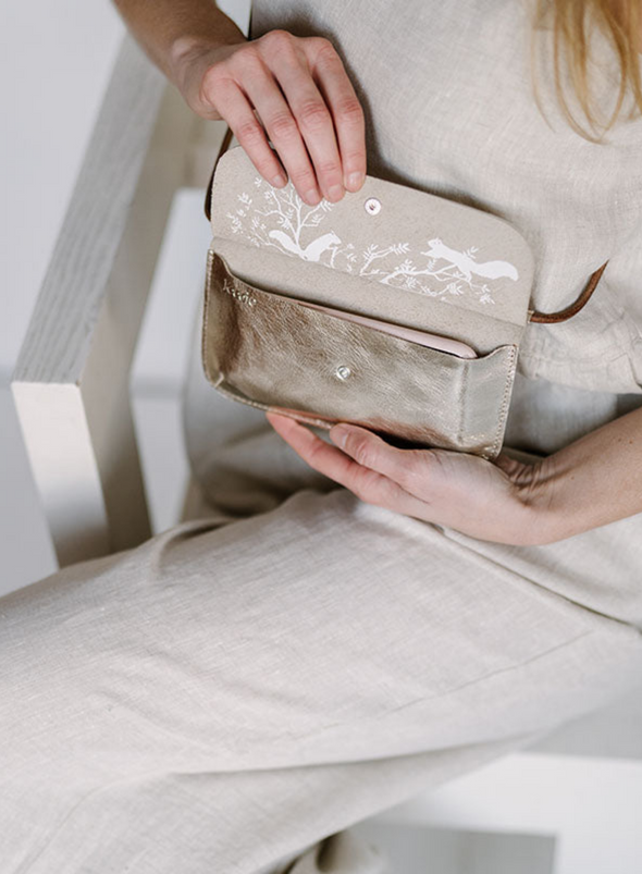Phonebag Hang on in Gold from Keecie